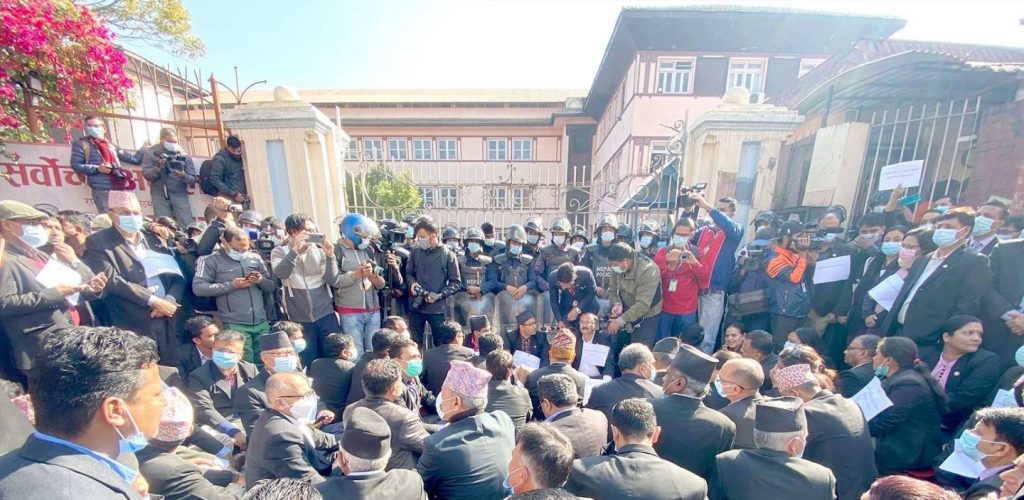 नेपाल बार एसोसिएशनले आज पनि सर्वोच्च अदालतमा धर्ना