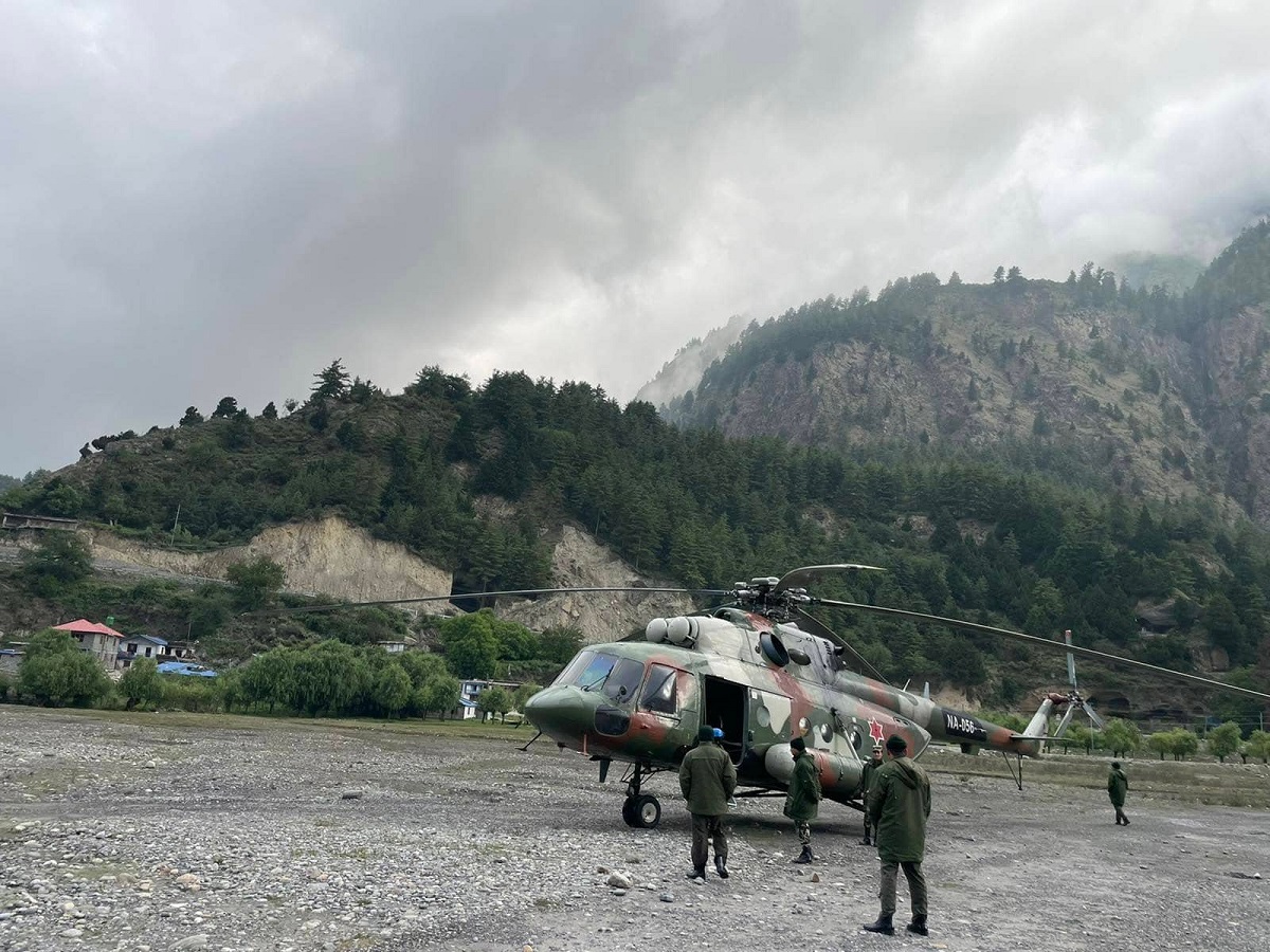 आइतबार सम्पर्कविहीन भएको तारा एयरको विमान खोज्दै सेना