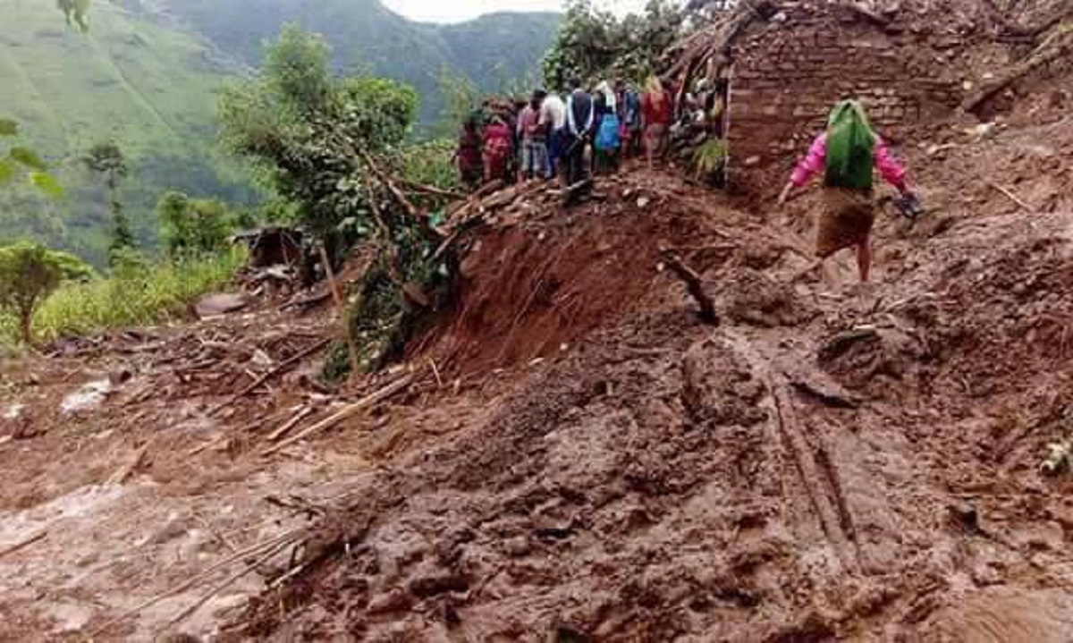 पहिरोले घर पुरिँदा दुई जनाको मृत्यु , एक गम्भीर घाइते