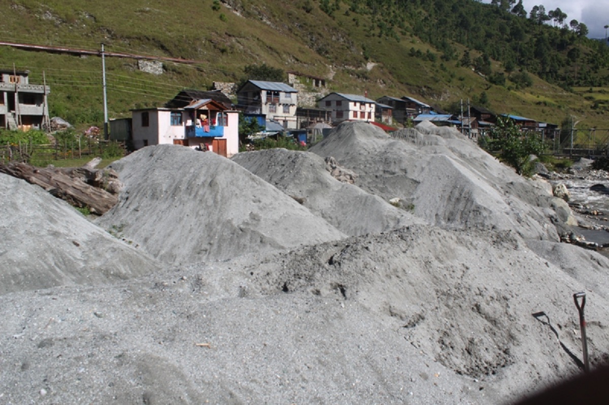 बालैवासीलाई बालै खोलाको भर