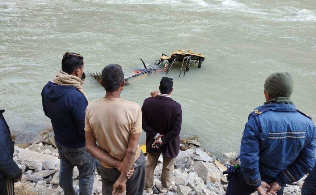 कालीकोटमा डोजर दुर्घटना हुँदा ज्यान गुमाउनेको सङ्ख्या तीन पुग्यो